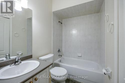 9 - 19 Niagara Drive, Oshawa, ON - Indoor Photo Showing Bathroom