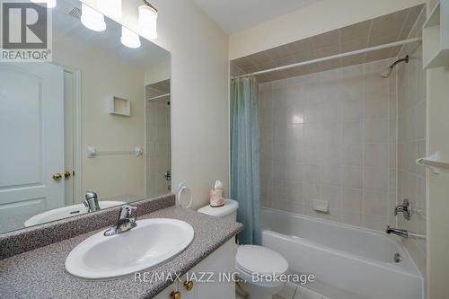 9 - 19 Niagara Drive, Oshawa, ON - Indoor Photo Showing Bathroom