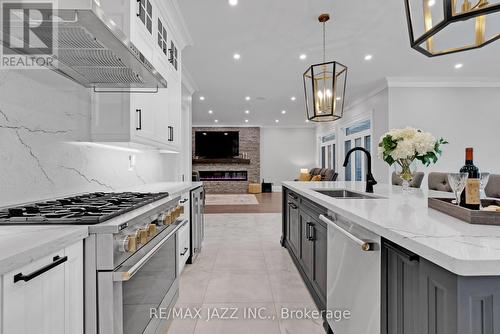 60 Varcoe Road, Clarington, ON - Indoor Photo Showing Kitchen With Upgraded Kitchen