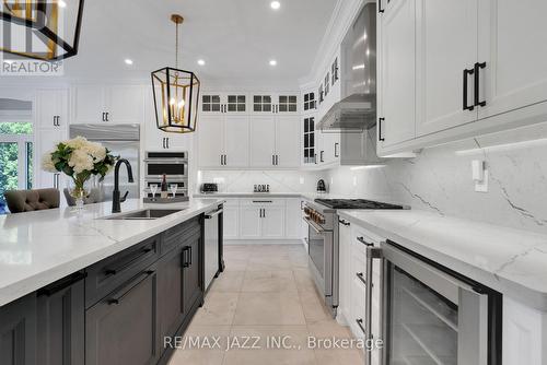 60 Varcoe Road, Clarington (Courtice), ON - Indoor Photo Showing Kitchen With Upgraded Kitchen