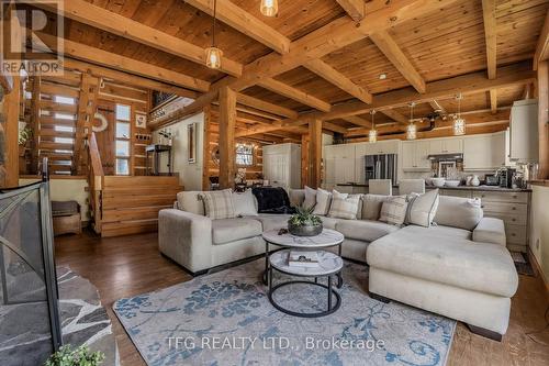 2510 Nash Road, Clarington, ON - Indoor Photo Showing Living Room