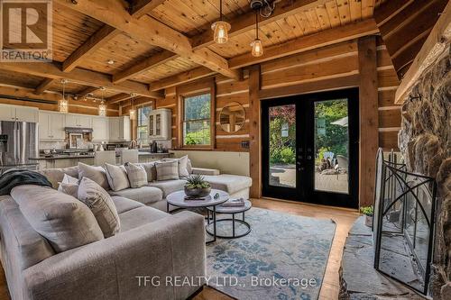 2510 Nash Road, Clarington, ON - Indoor Photo Showing Living Room