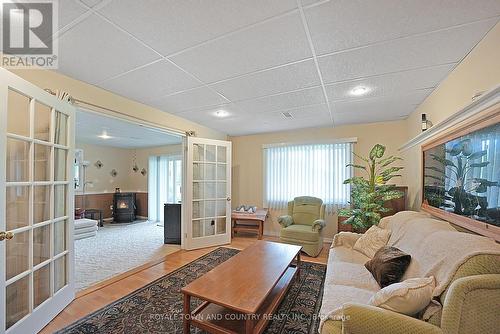 6320 Frog Street S, Georgina (Baldwin), ON - Indoor Photo Showing Living Room