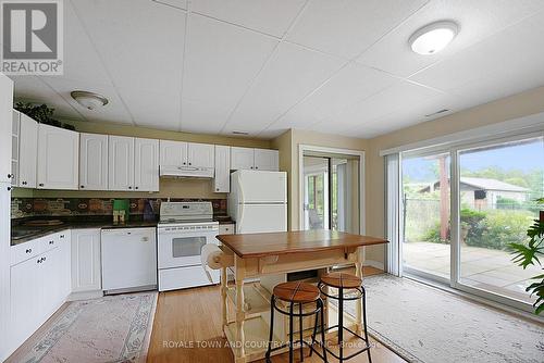 6320 Frog Street S, Georgina (Baldwin), ON - Indoor Photo Showing Kitchen