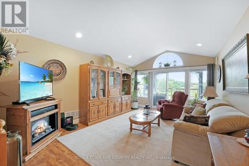 6320 Frog Street S, Georgina (Baldwin), ON - Indoor Photo Showing Living Room With Fireplace