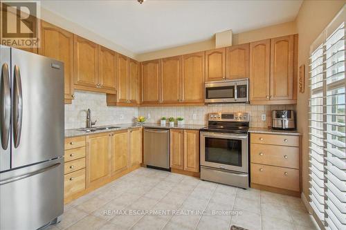 509 - 1499 Nottinghill Gate, Oakville, ON - Indoor Photo Showing Kitchen With Double Sink