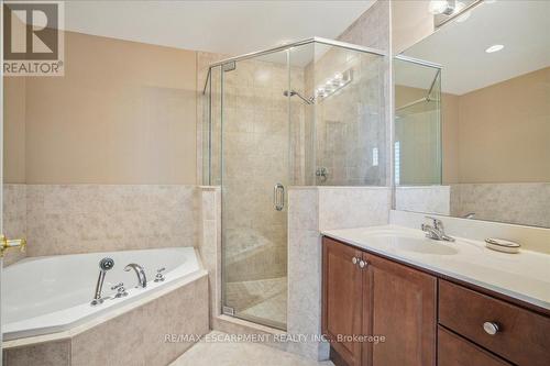 509 - 1499 Nottinghill Gate, Oakville, ON - Indoor Photo Showing Bathroom