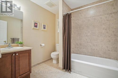 509 - 1499 Nottinghill Gate, Oakville, ON - Indoor Photo Showing Bathroom
