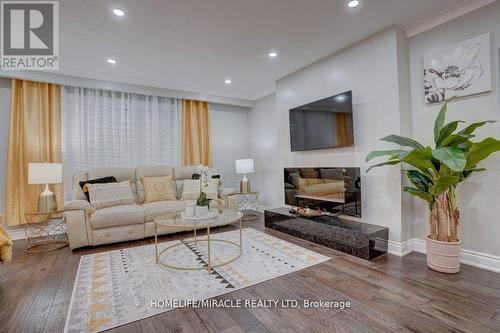93 Amberjack Boulevard, Toronto, ON - Indoor Photo Showing Living Room