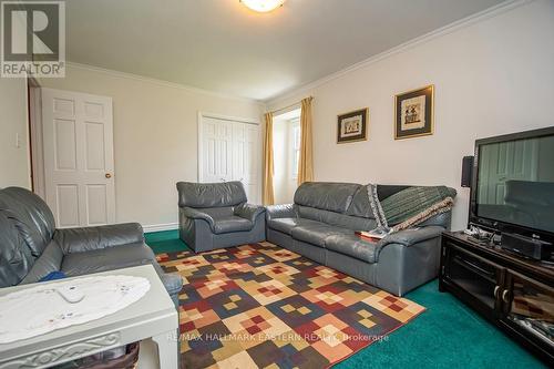 902 Crough Crescent, Smith-Ennismore-Lakefield, ON - Indoor Photo Showing Living Room
