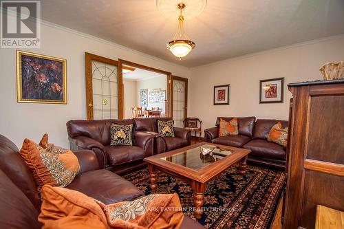 902 Crough Crescent, Smith-Ennismore-Lakefield, ON - Indoor Photo Showing Living Room