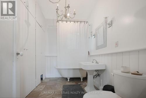 112 Echo Bay Road, Kawartha Lakes, ON - Indoor Photo Showing Bathroom