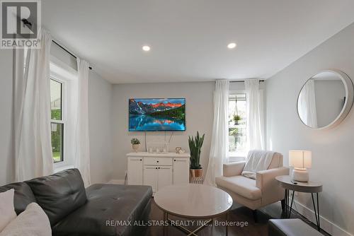 112 Echo Bay Road, Kawartha Lakes, ON - Indoor Photo Showing Living Room