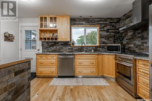 1901 Morgan Avenue, Saskatoon, SK - Indoor Photo Showing Kitchen With Stainless Steel Kitchen