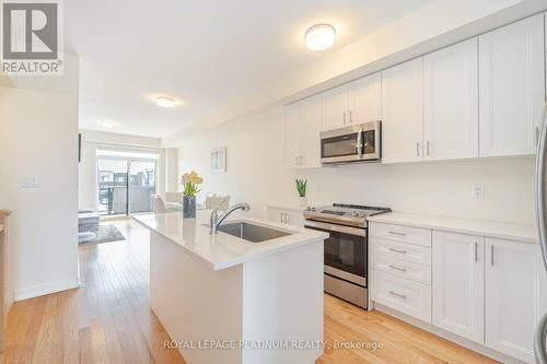 2594 Castlegate Crossing, Pickering, ON - Indoor Photo Showing Kitchen With Upgraded Kitchen