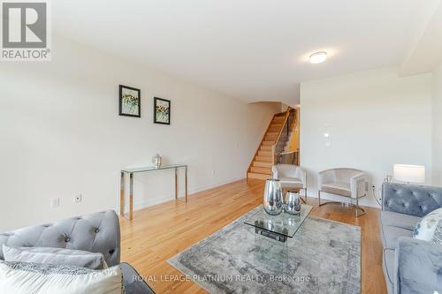 2594 Castlegate Crossing, Pickering, ON - Indoor Photo Showing Living Room