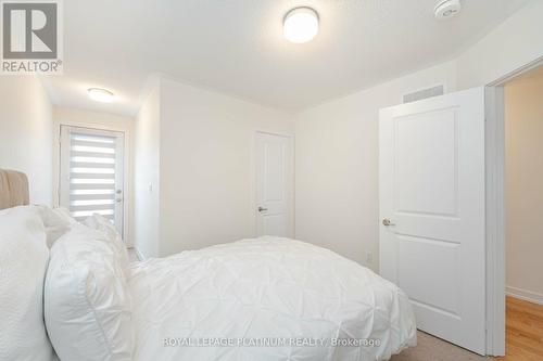 2594 Castlegate Crossing, Pickering (Duffin Heights), ON - Indoor Photo Showing Bedroom