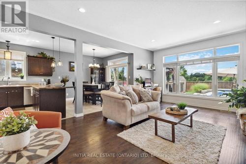 22 Stonefield Gate, Middlesex Centre, ON - Indoor Photo Showing Living Room