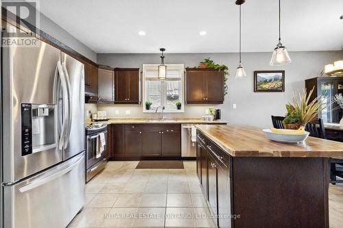 22 Stonefield Gate, Middlesex Centre, ON - Indoor Photo Showing Kitchen