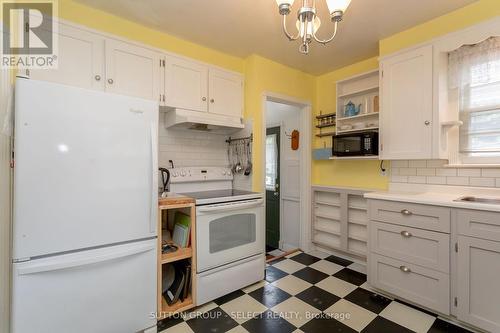 39 Balmoral Avenue, London, ON - Indoor Photo Showing Kitchen