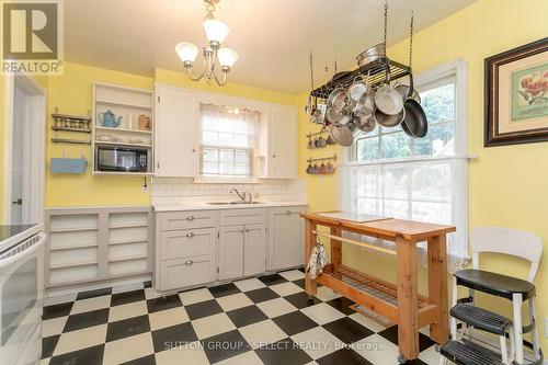 39 Balmoral Avenue, London, ON - Indoor Photo Showing Kitchen