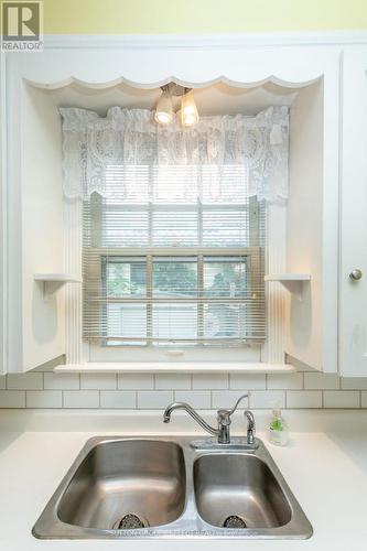 39 Balmoral Avenue, London, ON - Indoor Photo Showing Kitchen With Double Sink