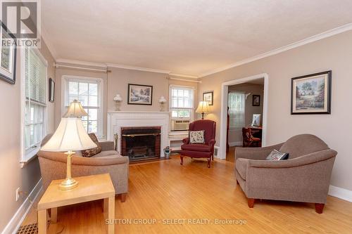 39 Balmoral Avenue, London, ON - Indoor Photo Showing Living Room With Fireplace