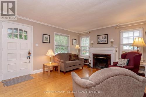 39 Balmoral Avenue, London, ON - Indoor Photo Showing Living Room With Fireplace