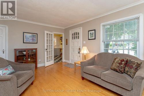 39 Balmoral Avenue, London, ON - Indoor Photo Showing Living Room