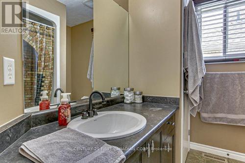 1448 Mickleborough Drive, London, ON - Indoor Photo Showing Bathroom