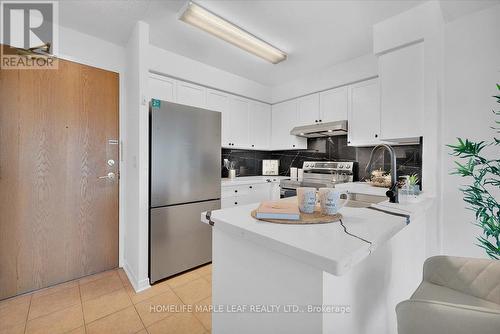 2208 - 5500 Yonge Street, Toronto, ON - Indoor Photo Showing Kitchen