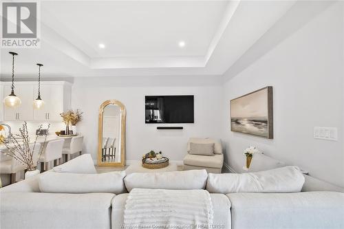 1942 Ethan Court, Windsor, ON - Indoor Photo Showing Living Room