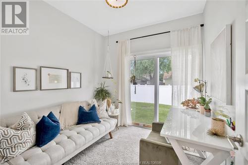 1942 Ethan Court, Windsor, ON - Indoor Photo Showing Living Room