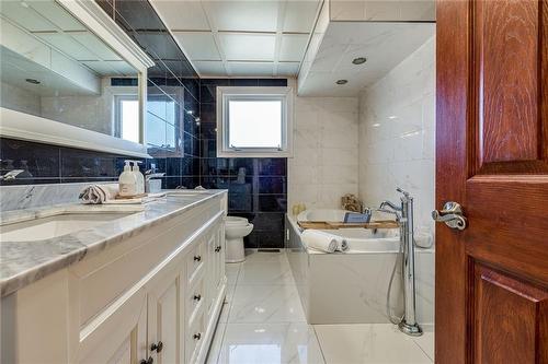 1 Halam Avenue, Hamilton, ON - Indoor Photo Showing Bathroom