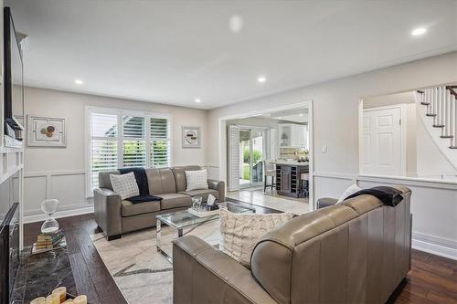 2 Argon Court, Hamilton, ON - Indoor Photo Showing Living Room