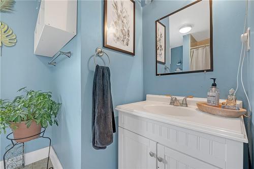 76 Irene Avenue, Stoney Creek, ON - Indoor Photo Showing Bathroom