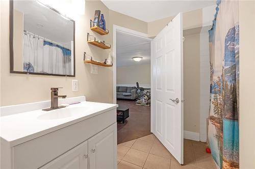 76 Irene Avenue, Stoney Creek, ON - Indoor Photo Showing Bathroom