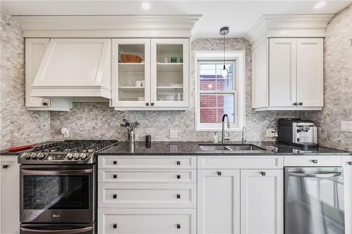 100 Kensington Avenue S, Hamilton, ON - Indoor Photo Showing Kitchen With Double Sink With Upgraded Kitchen