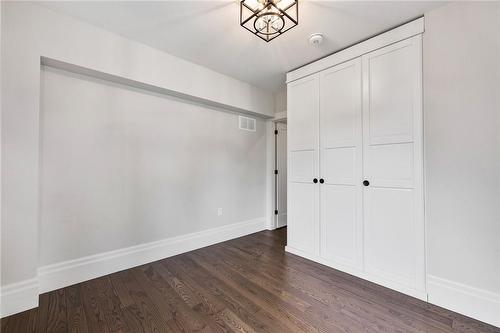 100 Kensington Avenue S, Hamilton, ON - Indoor Photo Showing Other Room