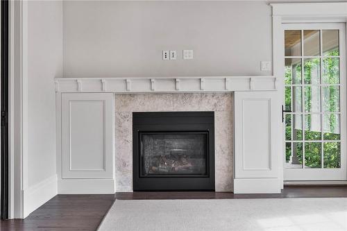 100 Kensington Avenue S, Hamilton, ON - Indoor Photo Showing Living Room With Fireplace