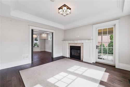 100 Kensington Avenue S, Hamilton, ON - Indoor Photo Showing Living Room With Fireplace