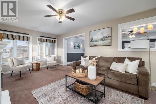 257 Riverside Parkway, Quinte West, ON - Indoor Photo Showing Living Room