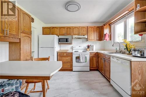 92 Martin Street, Richmond, ON - Indoor Photo Showing Kitchen