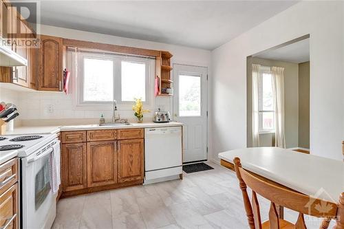 92 Martin Street, Richmond, ON - Indoor Photo Showing Kitchen