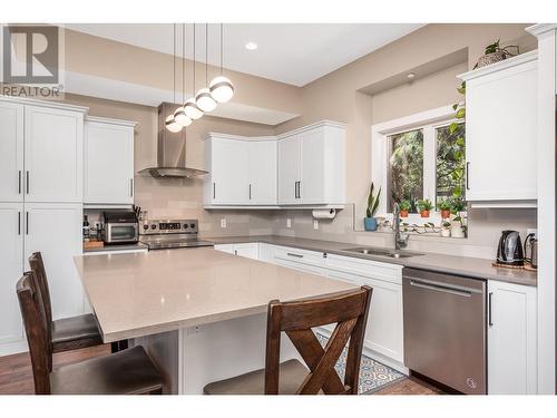 2893 Robinson Road Unit# 7, Lake Country, BC - Indoor Photo Showing Kitchen With Double Sink