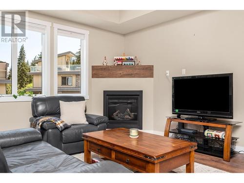 2893 Robinson Road Unit# 7, Lake Country, BC - Indoor Photo Showing Living Room With Fireplace