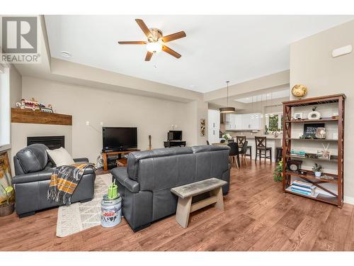 2893 Robinson Road Unit# 7, Lake Country, BC - Indoor Photo Showing Living Room