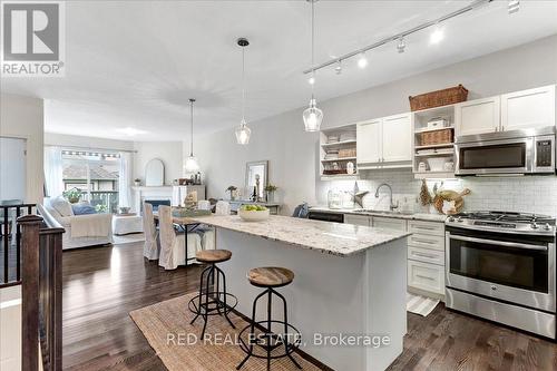 35 Canterbury Circle, Orillia, ON - Indoor Photo Showing Kitchen With Upgraded Kitchen