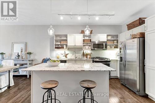 35 Canterbury Circle, Orillia, ON - Indoor Photo Showing Kitchen With Upgraded Kitchen