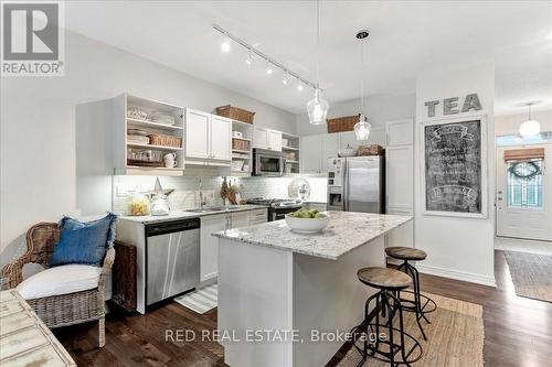 35 Canterbury Circle, Orillia, ON - Indoor Photo Showing Kitchen With Upgraded Kitchen